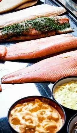 Saumon fumé Ecossais, saumon mariné Gravldax, Truite fumée, saumon sauvage de la baltique fumé...